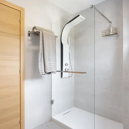 Lägenhet Deluxe Townhouse By Sunkeyrents