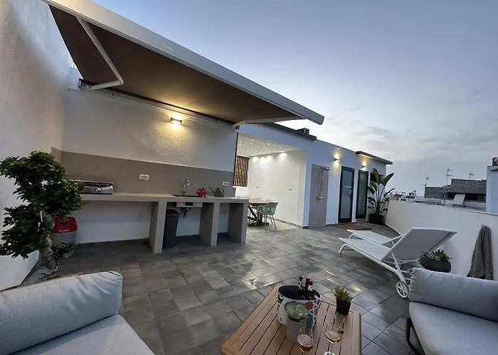 Deluxe Townhouse By Sunkeyrents