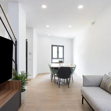 아파트 Deluxe Townhouse By Sunkeyrents *