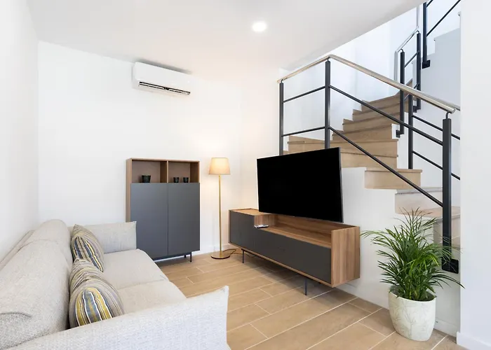 Deluxe Townhouse By Sunkeyrents